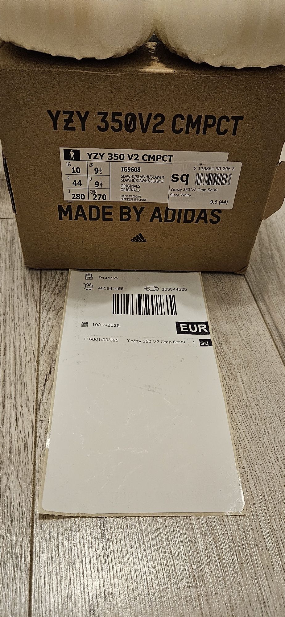Yeezy  350 V2 Cmp Slate White 9.5 44.
Yeezy 350 V2 Cmp Slate White 9.5