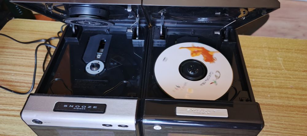 Pentru bucătărie 2 modele de radio