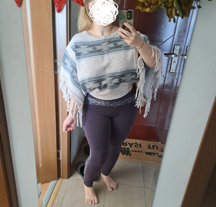 Pulover scurt cu model deosebit