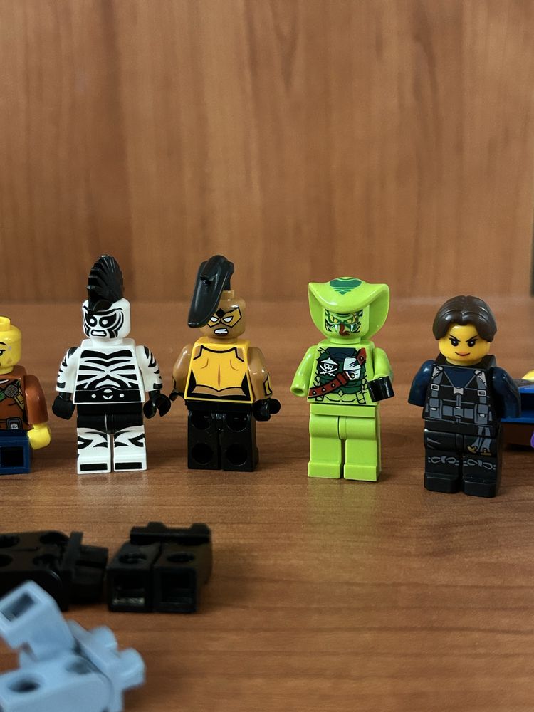 Най-различни LEGO фигурки - човечета и животни