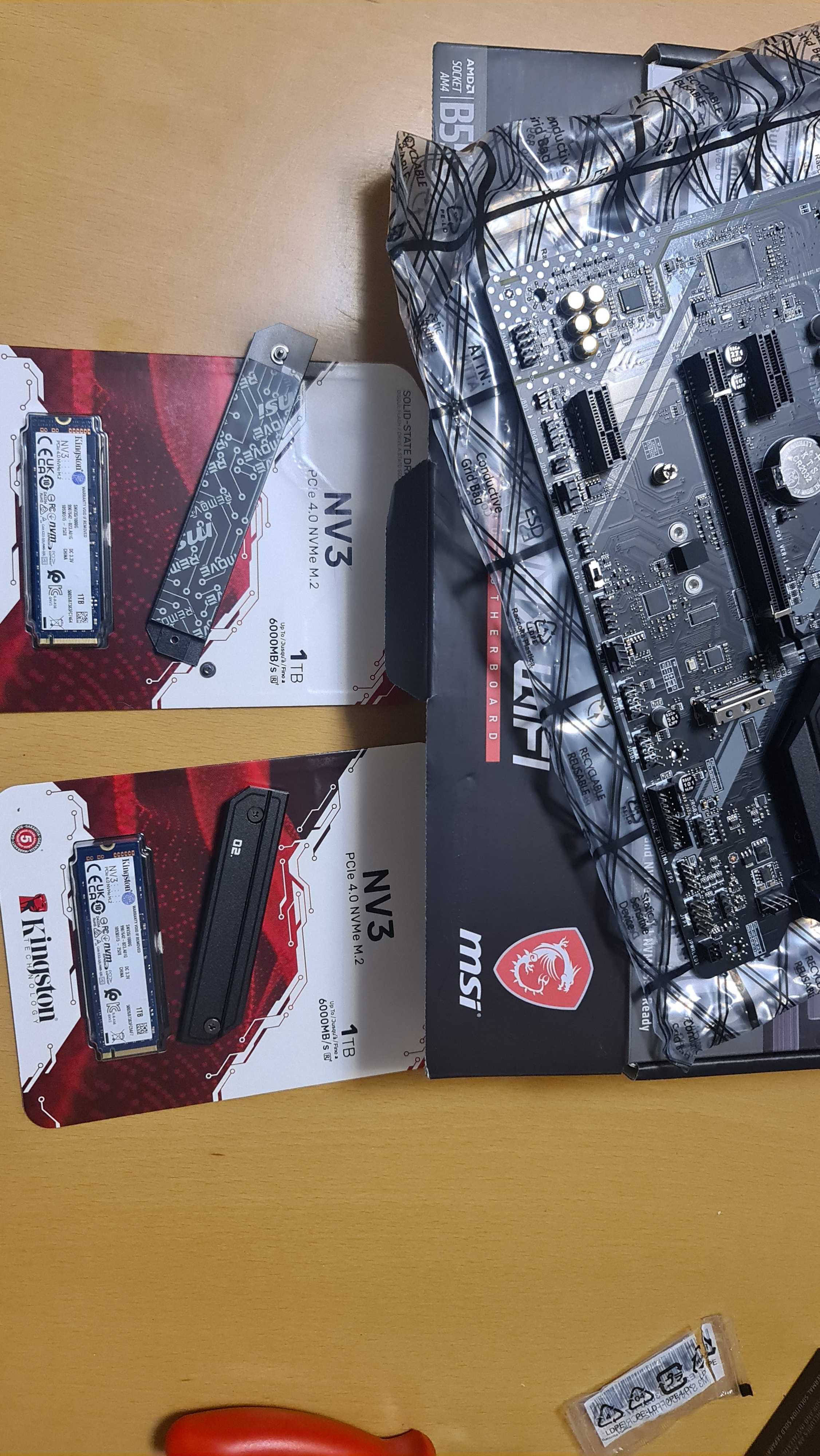 Продавам компютър RX 7700 XT, amd Ryzen 7 5800x, 2tb ssd, 64gb ram
