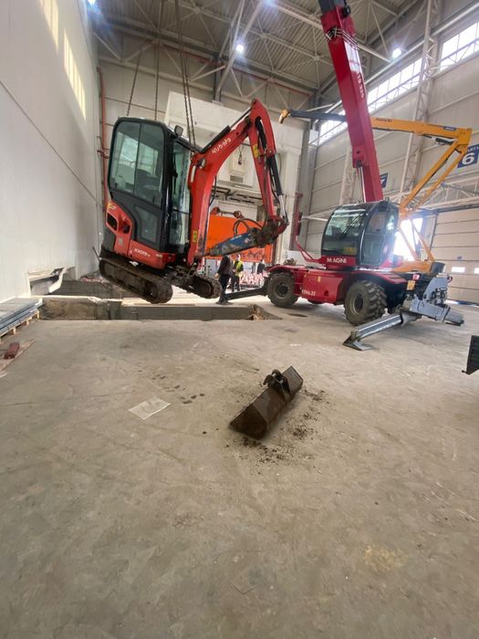 Inchiriez buldoexcavator miniexcavator bobcat cilindru compactor