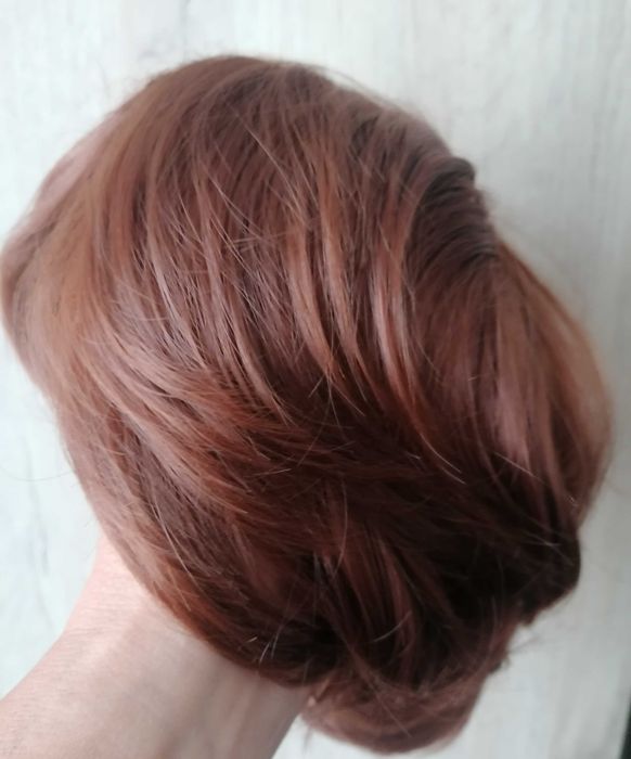 Стилна кестенява перука