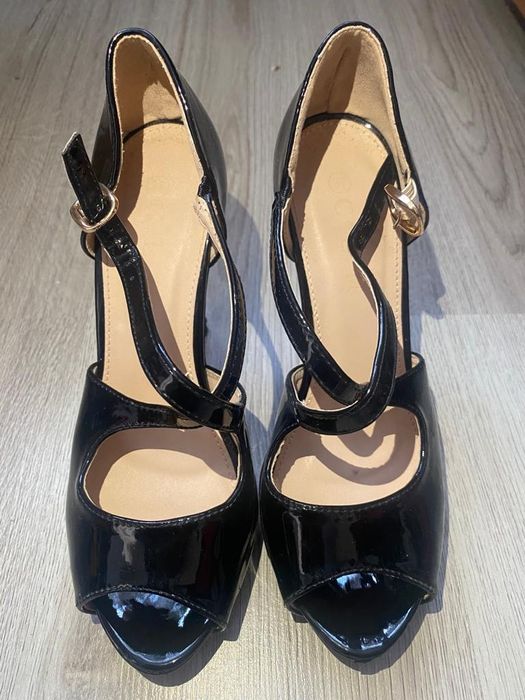 Pantofi sandale de ocazie