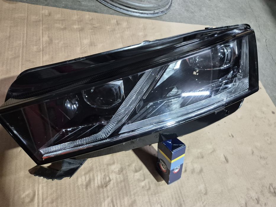 Ляв фар Шкода Октавия IV лед фар Skoda Octavia 4