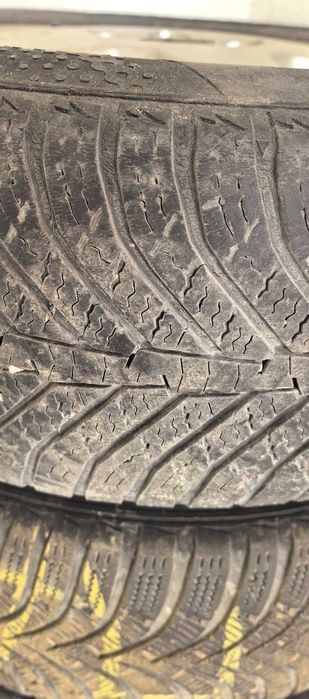 Продавам 4 Всесезонни гуми с Джанти Kumho 195/65/15