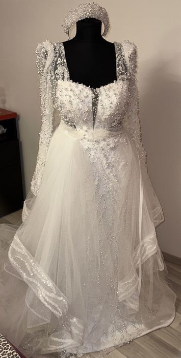 Vand rochie de mireasa cu trena detasabila