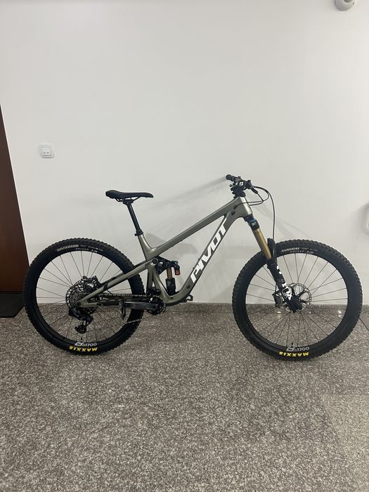 Bicicleta Pivot Firebird Carbon 29” 2024 1x12 SRAM GX AXS
