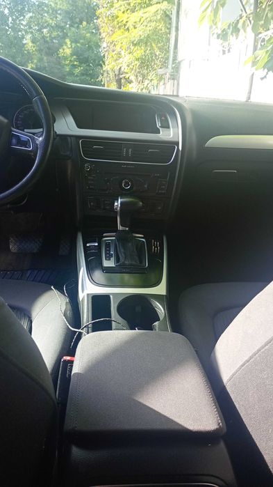 Dezmembrez Audi A4 B8 2.0 tdi caga 2010