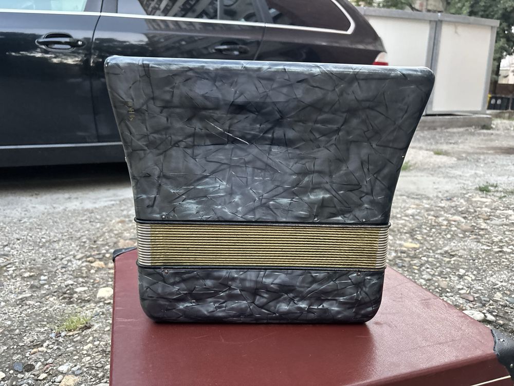 Acordeon Hohner concerto 1 cu 48 de basi pentru piese