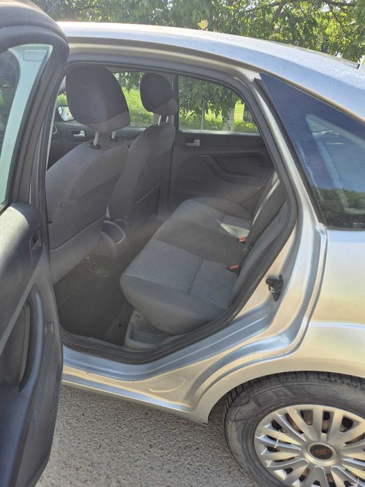 Vand Ford Focus 2006, diesel, 850 euro