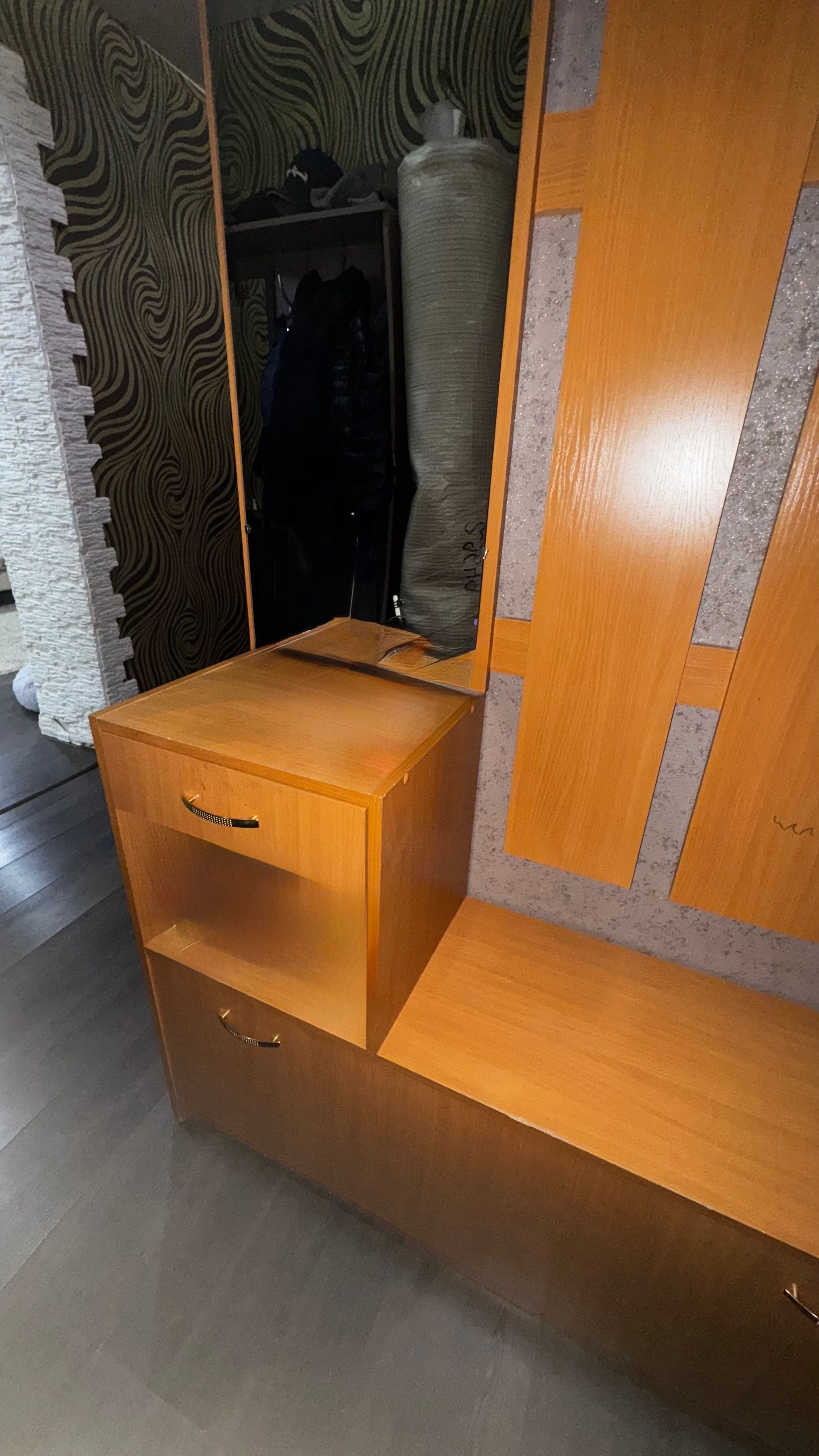 Продам  прихожую