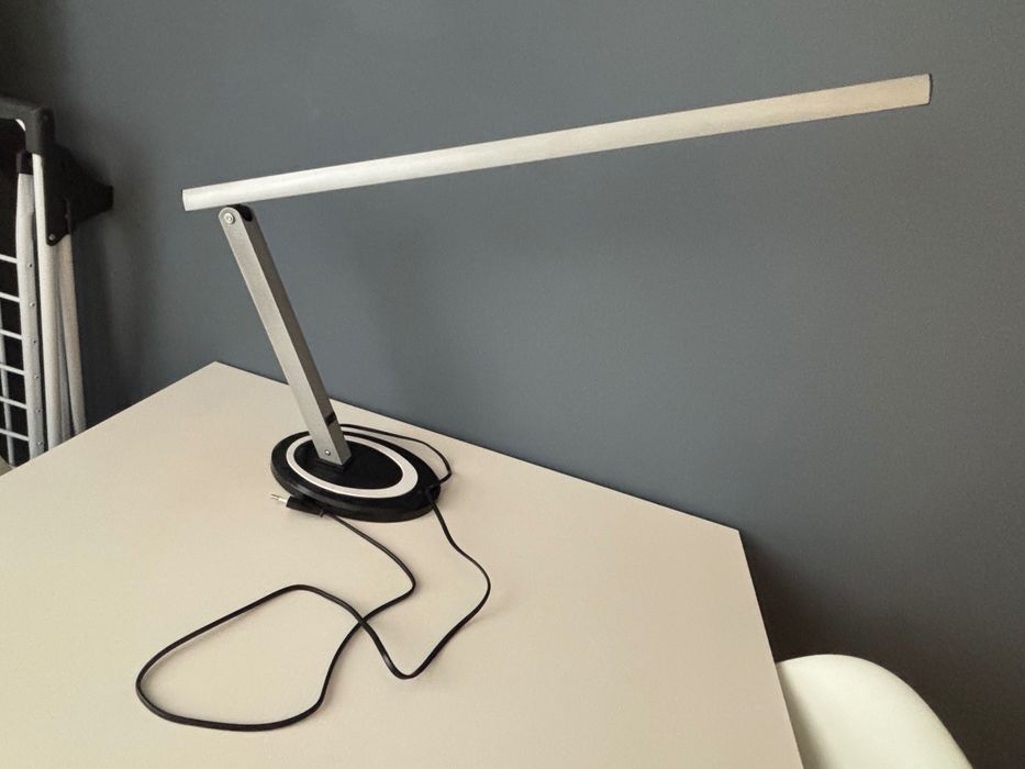 Lampa de masa pentru manichiura cu LED
