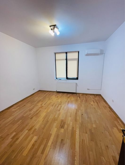 Inchiriez apartament 3 camere, singur pe etaj, in vila zona Plevnei