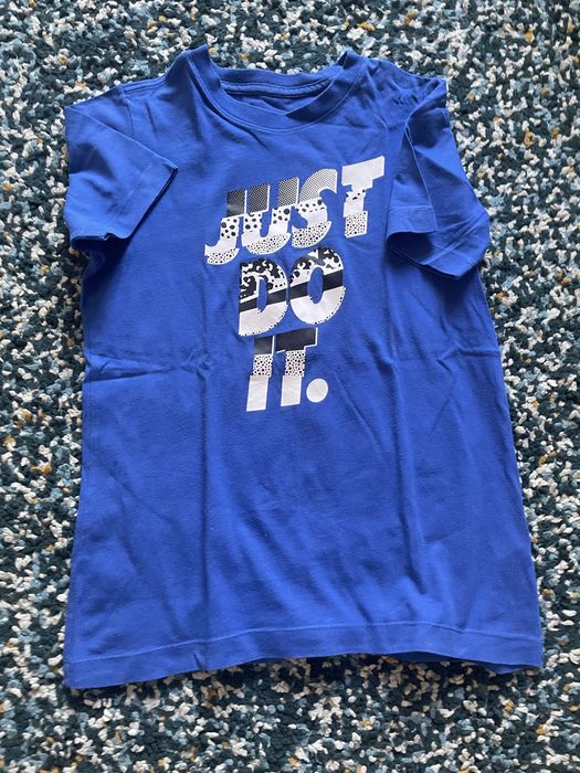 Vand un tricou Nike si un tricou jack & Jones