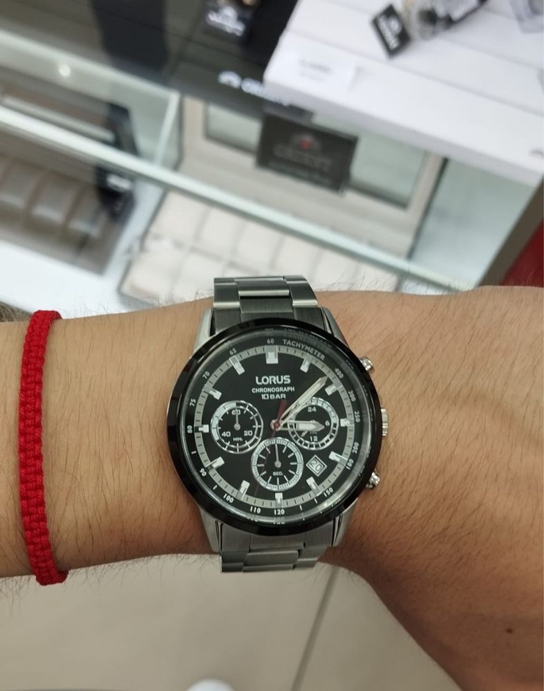 Продам часы Lorus chronograph
