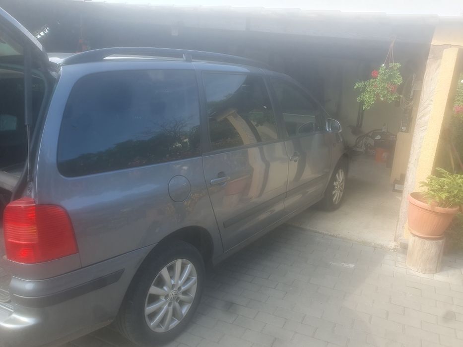 Vînd seat alhambra 2.0 tdi an 2010
