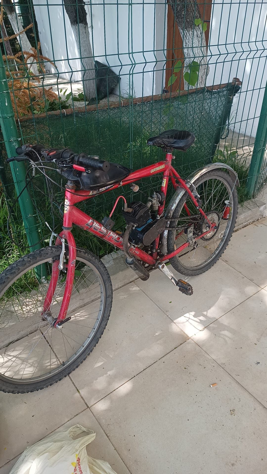 Vand bicicleta cu motor