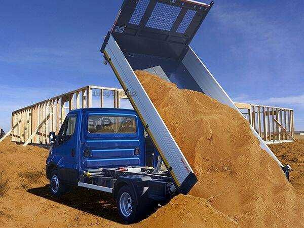 Доставка на пясък, филц, баластра, бетон и замазка