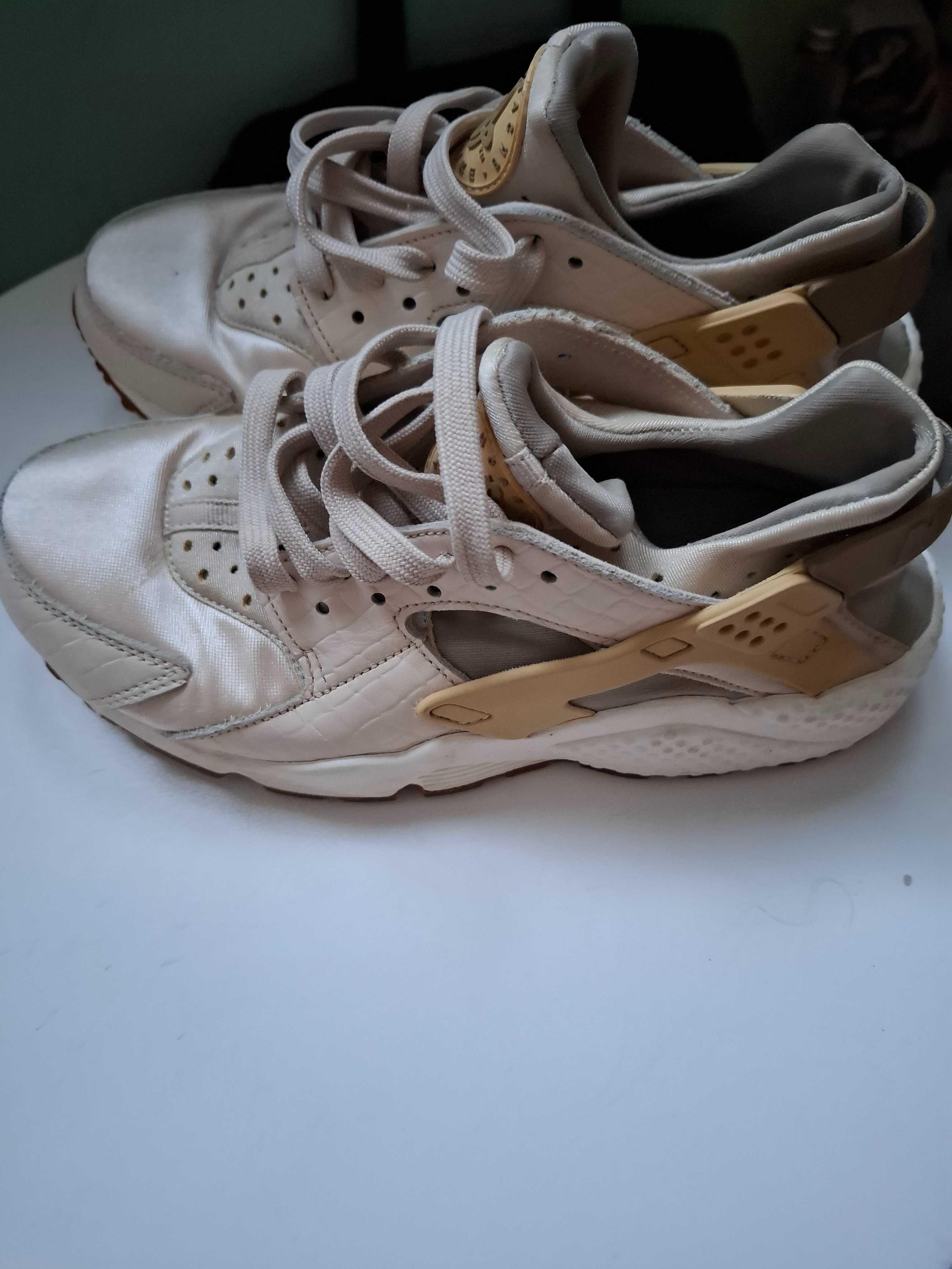 Продавам маратонки NIKE