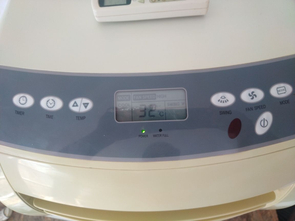 Мобилен климатик 
С въздухоотвод и дистанционно 
Mobile Air Conditione