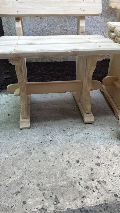 Masa si 4 scaune din lemn de brad