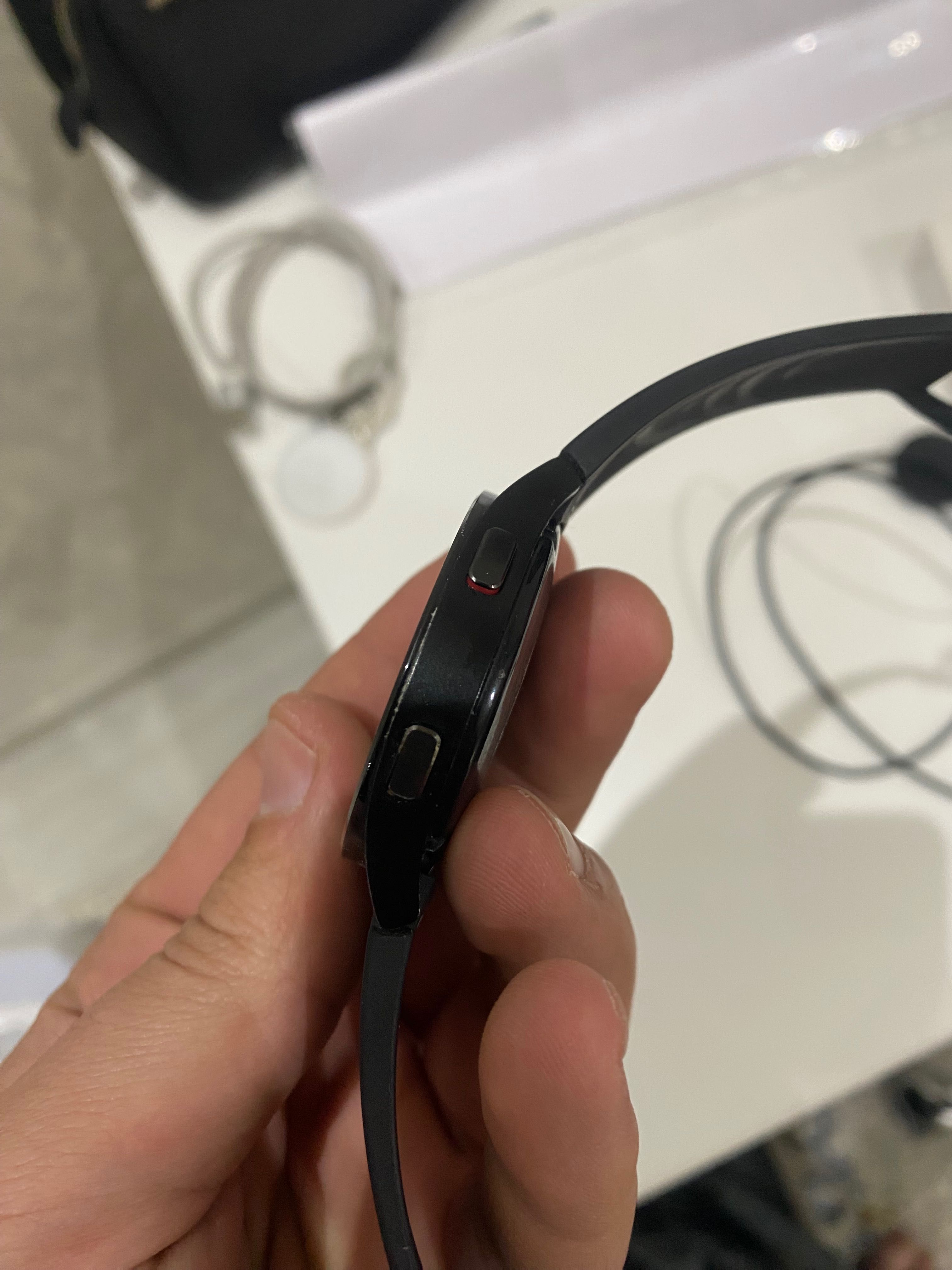 Galaxy watch 4  sotiladi B/U