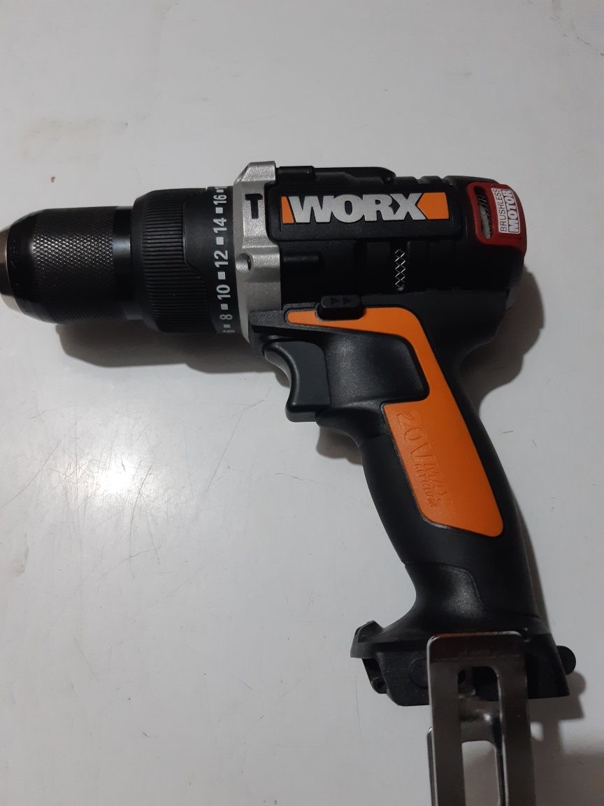 Mașină de gaurit și înșurubat cu percuție WORX WX 373.9  20V