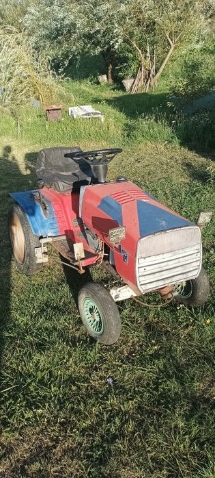 Vind tractor mic cu remorca