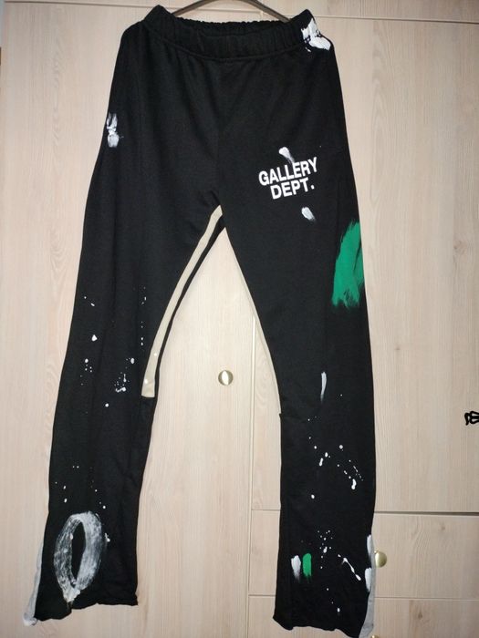 Pantaloni și hanorac noi