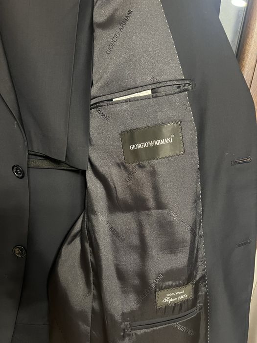 Vand costum Giorgio Armani