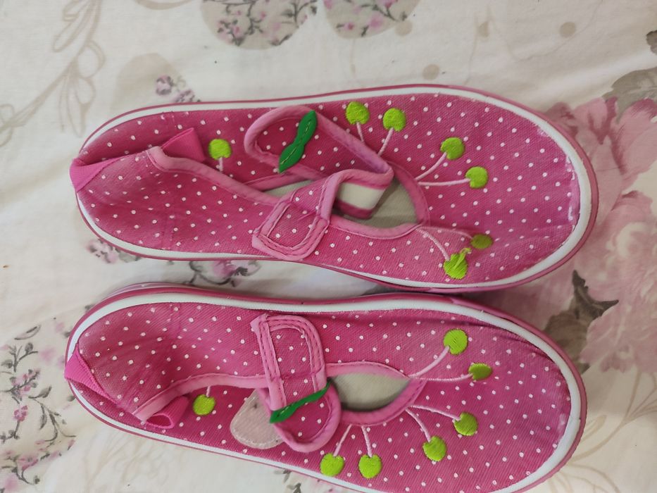 Домашни пантофи пикачо 33 номер ,  пантофи за детска градина  29 номер