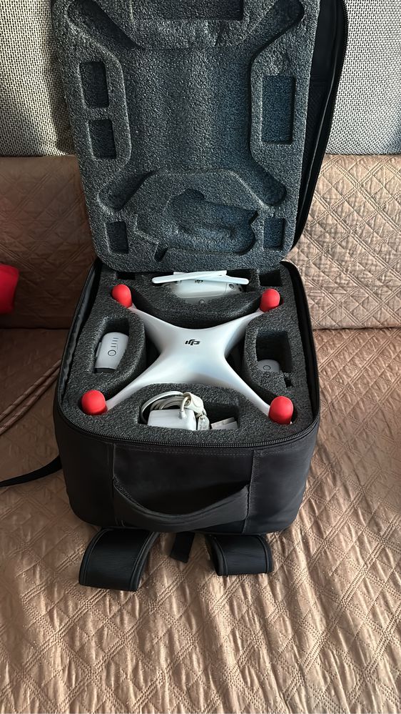 Vand drona dji phantom 4 pro + filtre nd + o baterie