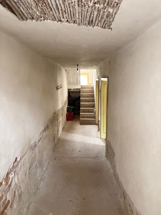 Двуетажна къща с гараж