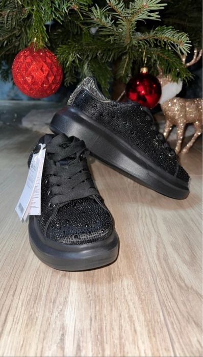 Sneakersi cu pietre Nine West