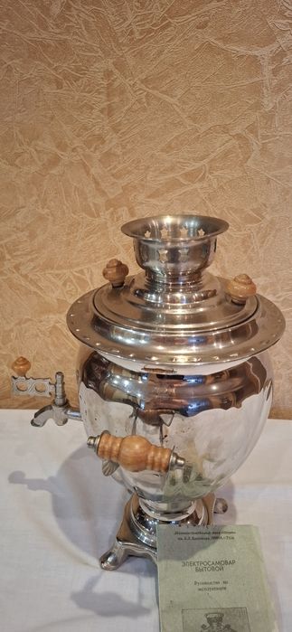 Самовар электрический на 3 литра.