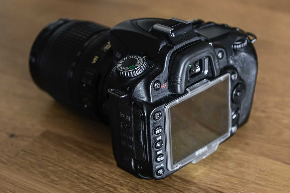 Camera foto DSLR Nikon D90 + obiectiv 18-105mm
