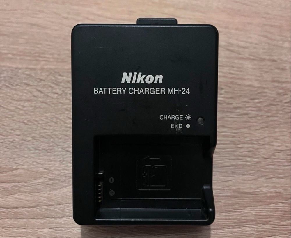 Продавам Nikon D3100 DSLR с два обектива – в отлично състояние