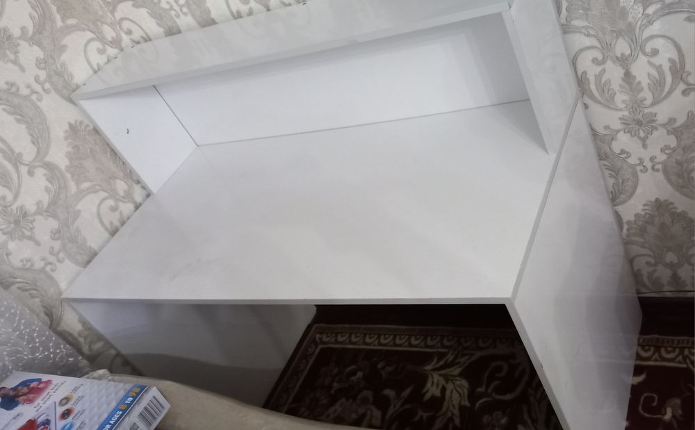 Продаётся письменный стол