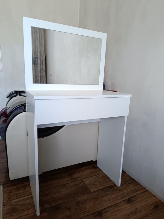 Туалетный столик.