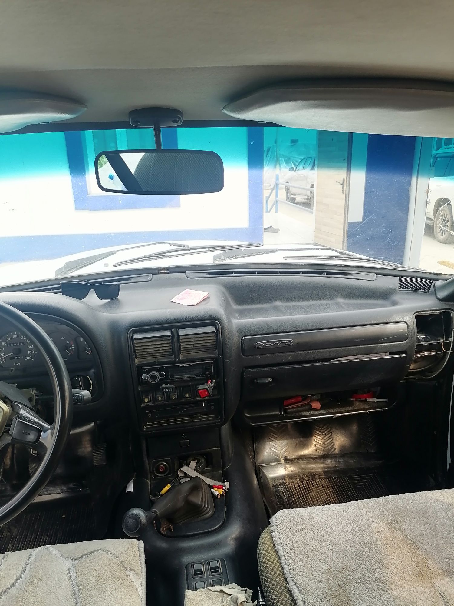 gaz 31 10 , 1998–yil 2500$