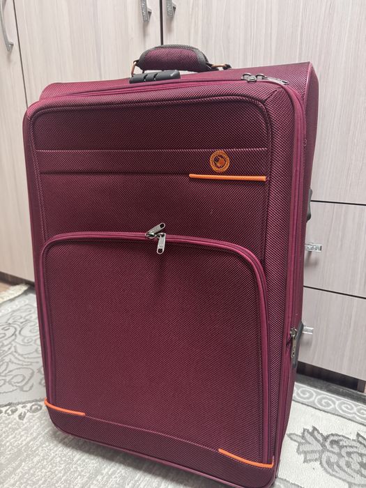 Чемодан на колесиках