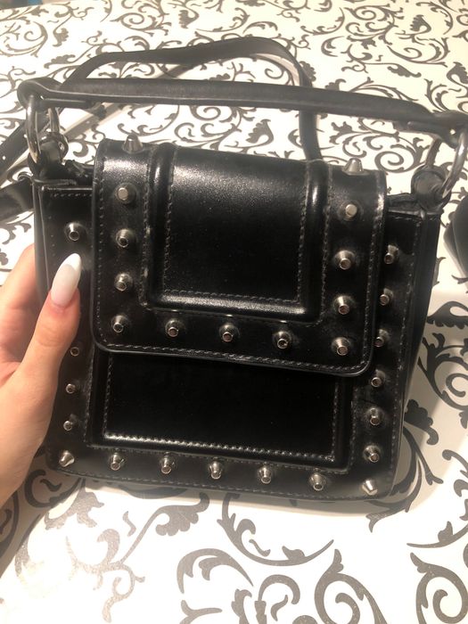 Дамска чанта Зара с капси