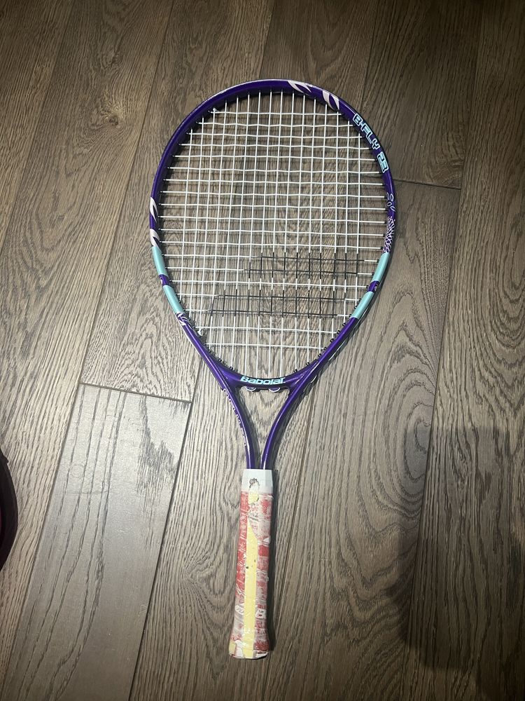 Продаю теннисную ракетку для начинающих. На 6-10 лет.