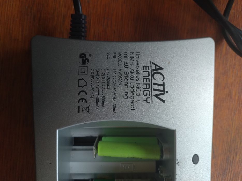 Încărcător de baterii