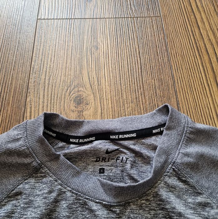 Страхотна мъжка спортна блуза NІКЕ, размер
S,без забележки като ново е