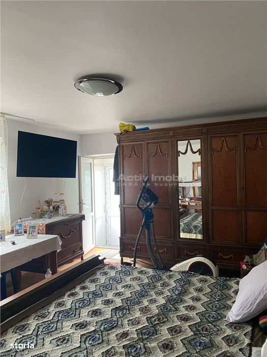 Casa cu etaj, teren 357 mp , pretabila - clinica, birouri, locuinta -