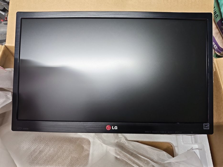 Продам монитор LG 20M35A