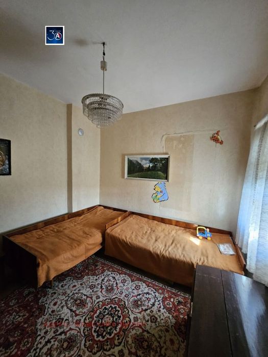 Къща в Плевен, област-с.Бръшляница площ 170 цена 25000