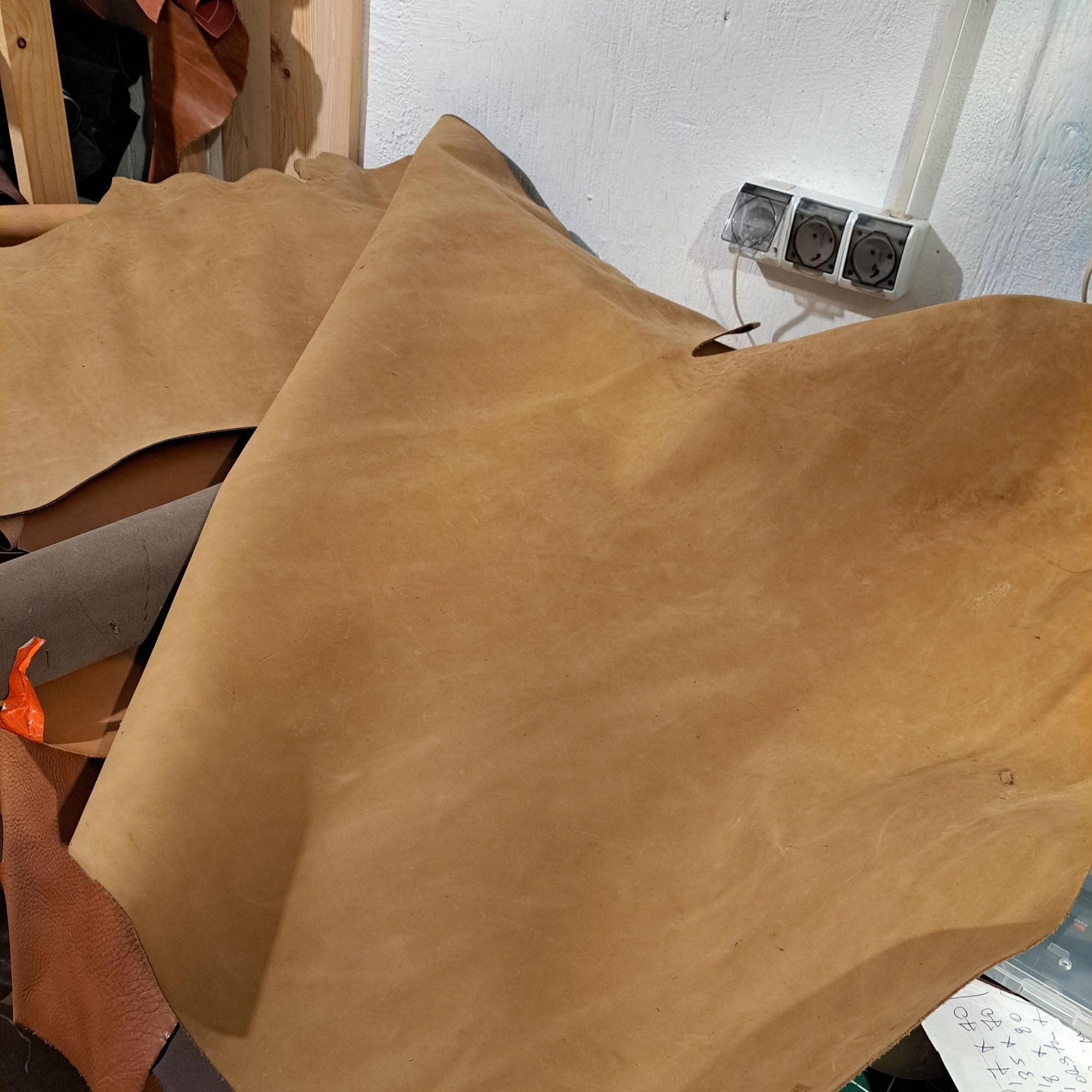 Piele la metru, piele tabacita, marochinarie, leather
